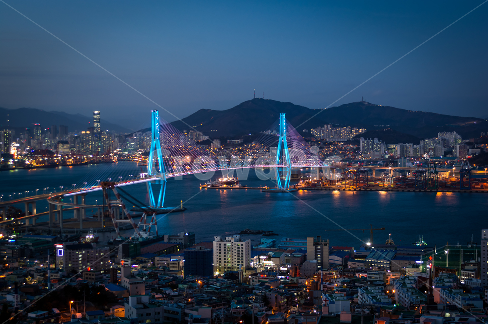부산,부산항대교,야경,부산항,건축물,다리,색감,분위기,풍경,여행,명소,바다,항구,야경,밤,풍경,nightscape,night,landscape,도시,city,한국도시풍경,한국도시경관,korea cityscape,metropolis,중심지,building,건물,시티,town,urban,어반