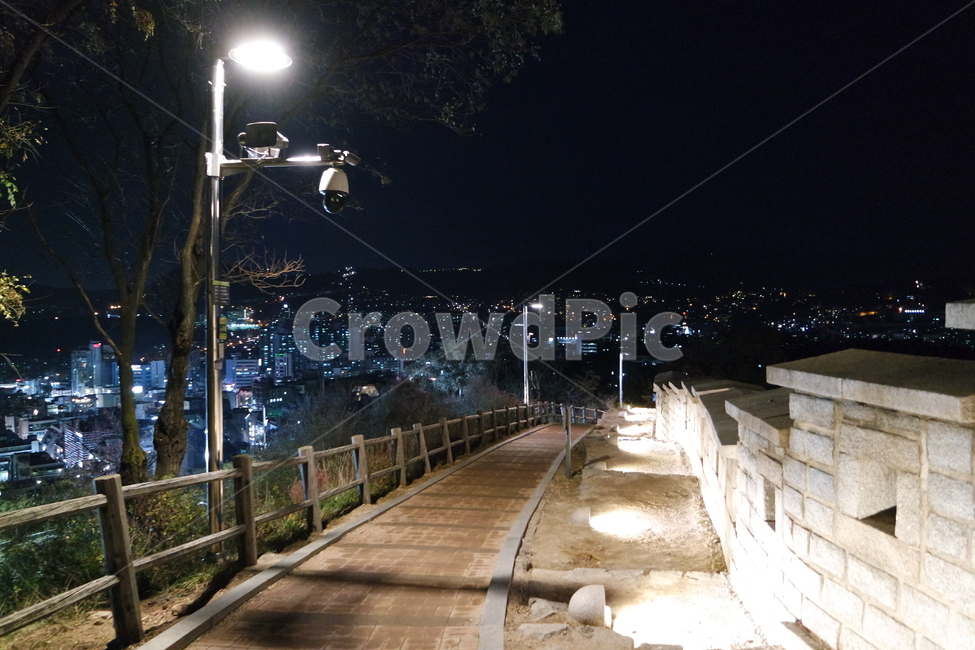 길,하늘,나무,전봇대,가로등,밤,야경,계단,성곽,그림자,불빛,road,sky,tree,powerpole,streetlight,night,nightview,stairs,castle,shadow,lights,handrail,난간,banister,야경,밤,풍경,nightscape,night,landscape,도시,city,한국도시풍경,한국도시경관,korea cityscape