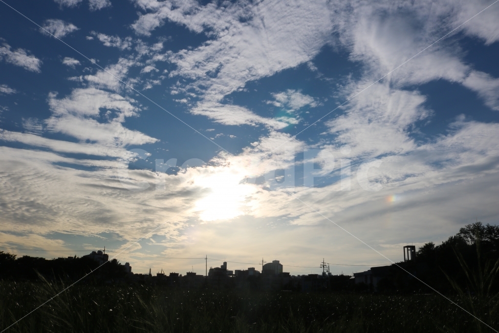 하늘,sky,태양,구름,뭉실뭉실,자연,풍경,nature,landscape,도시,city,실루엣,그림자,silhouette,shadow,outdoors,옥외