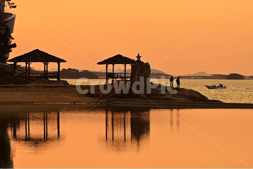 함평,함평돌머리해변,돌머리해변,돌머리해변황혼,person,사람,human,인간,gazebo,전망대,배,비디,물,자연,풍경,nature,landscape