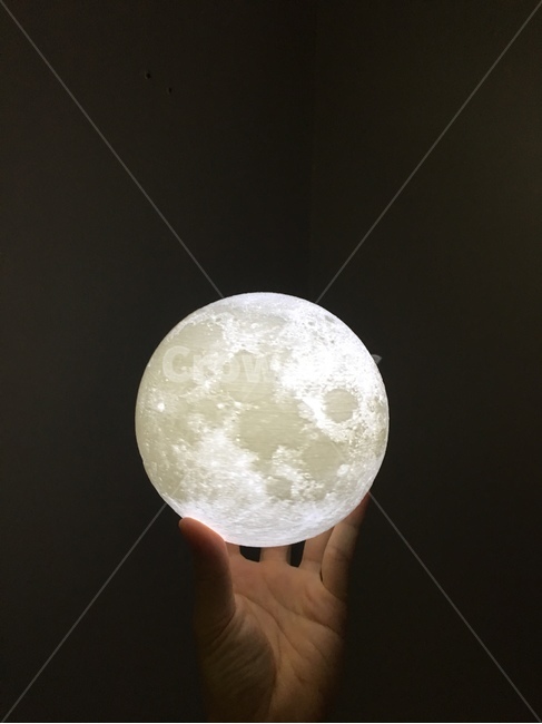 달,조명,밤,우주,행성,손,분위기,야경,밤,풍경,nightscape,night,landscape,nature,자연,outdoors,옥외,outer space,대기권 밖,moon,astronomy,천문학,universe
