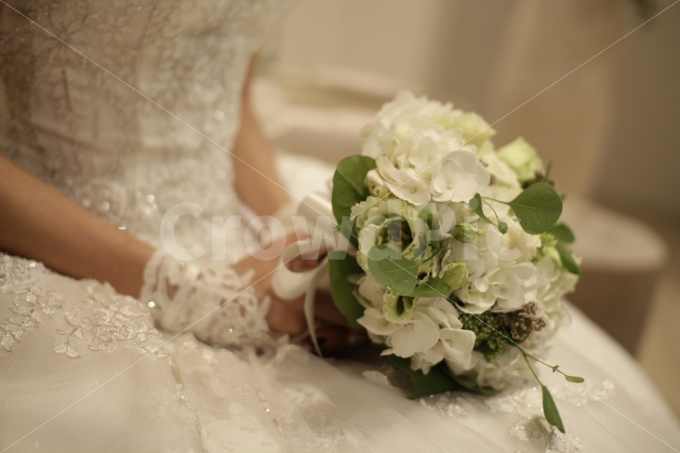 결혼,신부,여자,부케,웨딩,꽃,웨딩드레스,감성,사람,weding,dress,식물,자연,plants,nature,꽃,flower,기념일,축하,anniversary,congratulation,celebrate,celebration,사람,인물,인간,human,person,여성,여자,woman,female,lady,결혼,혼례,웨딩,wedding,marriage,marry,연출,컨셉,콘셉,direction,concept