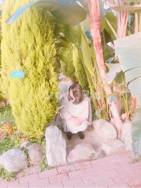 아산,세계꽃박물관,세계꽃식물원,식물원,꽃,여자,앉은모습,여자앉은모습,사람,인물,인간,human,person,여성,여자,woman,female,lady