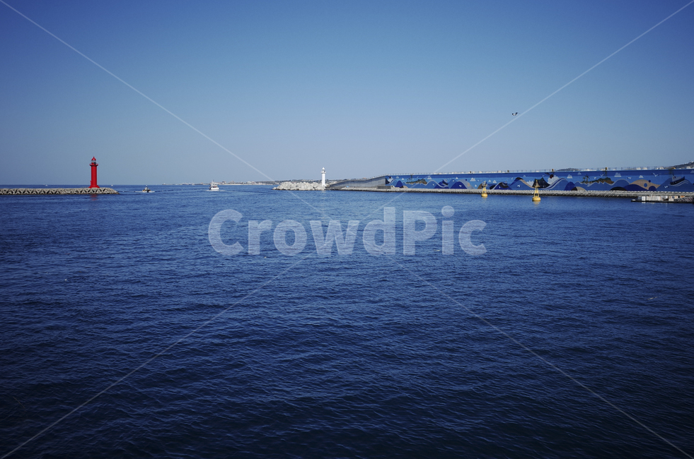 파란,푸른,파란바다,바다,sea,물결,물,water,자연,blue,건축물,등대,붉은등대,red,lighthouse