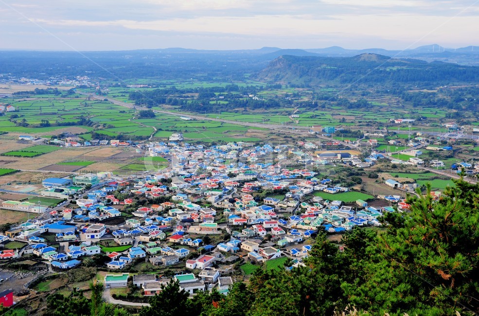 제주,오름,지미봉,지미오름,마을,섬마을,푸근한,outdoors,조망,landscape,경치,nature,자연,scenery,풍경,aerialview,조감도,전망,시골,마을,풍경,landscape,country,rural,town