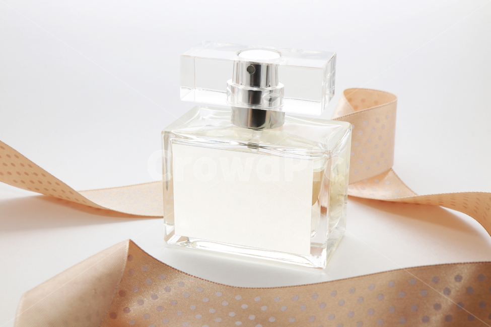 향수,향수병,목업,누끼,배경없음,심플,로맨틱,리본,뷰티,미용,beauty treatment,사물,물건,오브젝트,thing,object,matter,목업,목업이미지,실물모형,3d,모크업,mockup