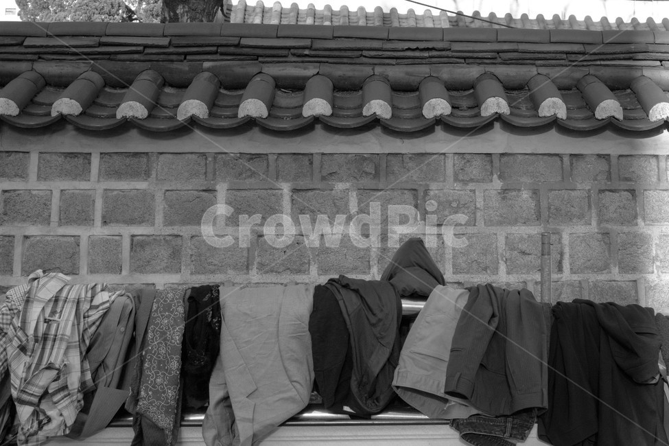 돌담,동묘,구제시장,종로,서울,한국,한국동대문,기와,기왓장,옛날,감성,시장,한국전통,한국문화,korean traditional,korean culture,흑백,모노톤,monochrome,black and white
