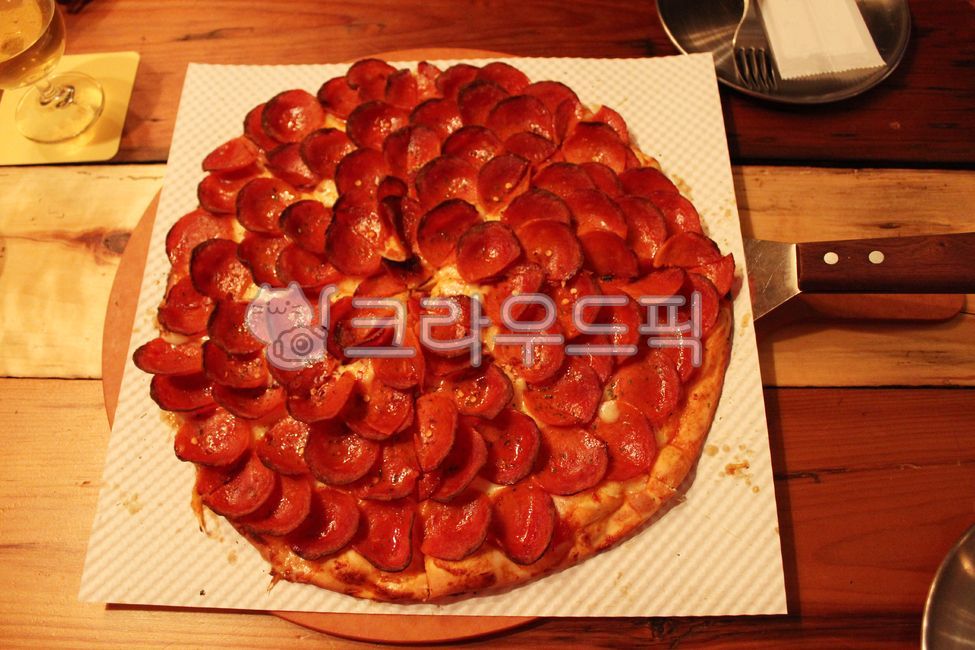 bread,snack,Pepperoni Pizza,Italian Pizza,Baked Pizza,delicious,food,cheese,Ham Pizza,pizza,ham,cooking,fastfood