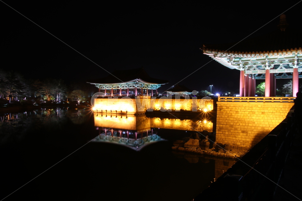 경주,안압지,야경,유적지,불빛,관광지,신라,반영,야경,밤,풍경,nightscape,night,landscape,랜드마크,landmark,tourist attraction,한국랜드마크,한국관광지,한국명소,korea landmark,korea tourist attraction,건축물,건물외관,exterior,building,structure,architecture,construction,건물