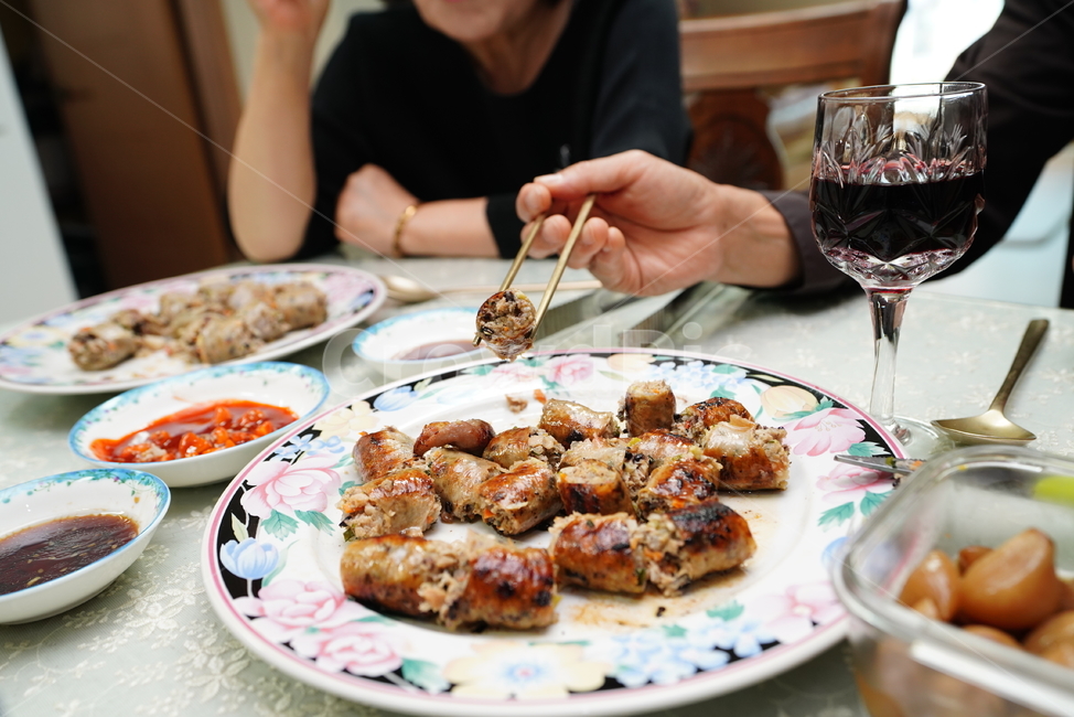 순대,순대스테이크,먹방,집밥,음식,안주,먹거리,고기,돼지,식사,food,요리,사람,인물,인간,human,person,신체일부,몸,body,음식,식재료,요리,food,cook,meal,dishes,food reserves,한식,한국음식,한국요리,korean food,korean dishes,korean meal,korean cook