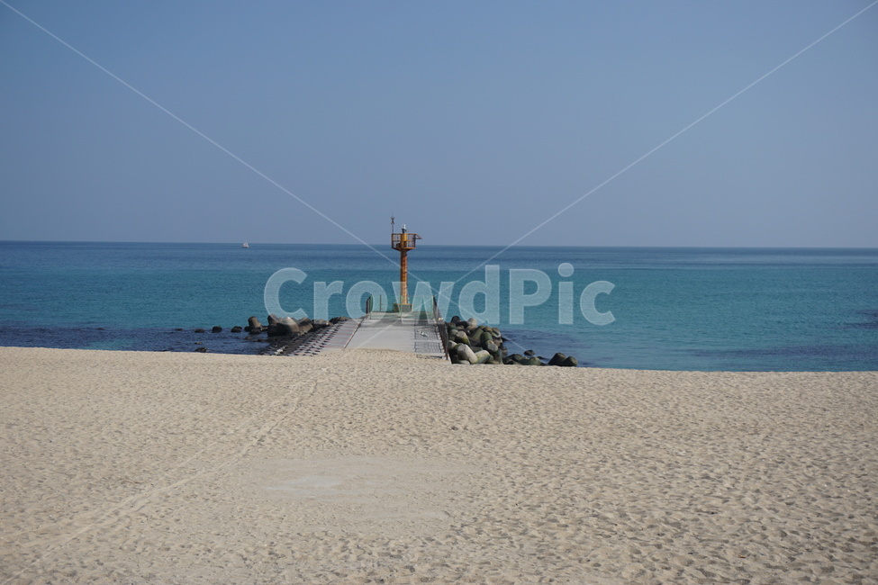 강릉해수욕장,바닷가,겨울바다,바다,해수욕장,자연,풍경,nature,landscape,해변,바다,beach,sea,water,물,waterfront,워터 프론트,outdoors,옥외,ocean,대양,port,포트,pier,교각