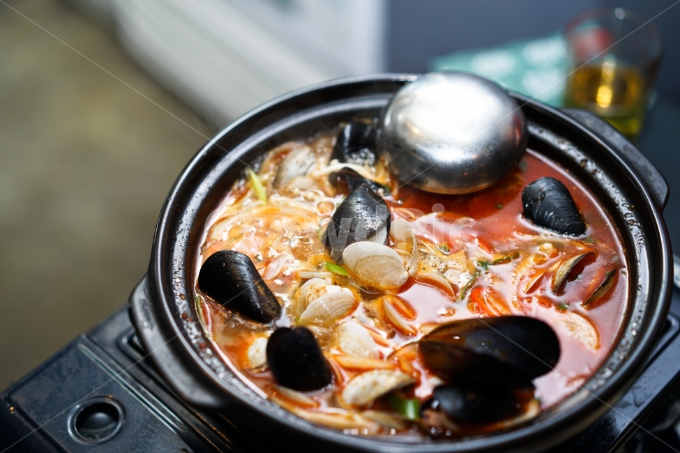 국물,짬뽕,국물요리,해물탕,해물짬뽕,안주,술안주,요리,음식,먹방,술자리,얼큰,해물짬뽕탕,식사,매콤,해물,푸드,해장,겨울요리,소주안주,홍합,음식,식재료,요리,food,cook,meal,dishes,food reserves,수산물,해산물,fishery products,seafood,한식,한국음식,한국요리,korean food,korean dishes,korean meal,korean cook