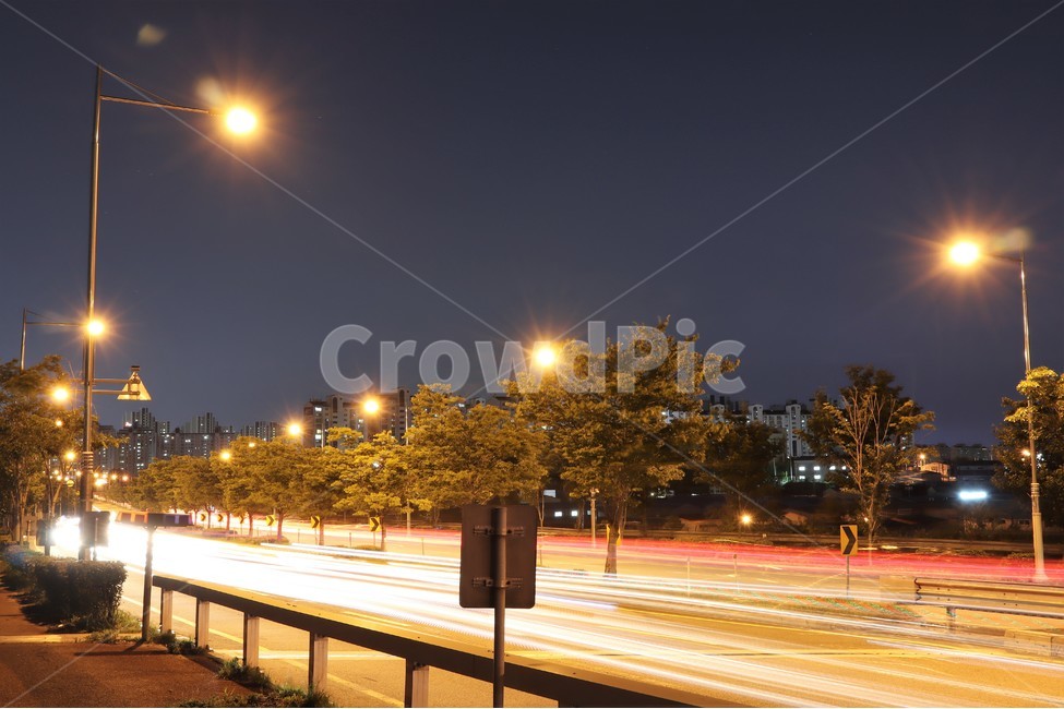 한적한도로,다리위,도로,밤,가로등,불빛,야경,밤,풍경,nightscape,night,landscape,교통,교통수단,traffic,transportation,road,asphalt,아스팔트