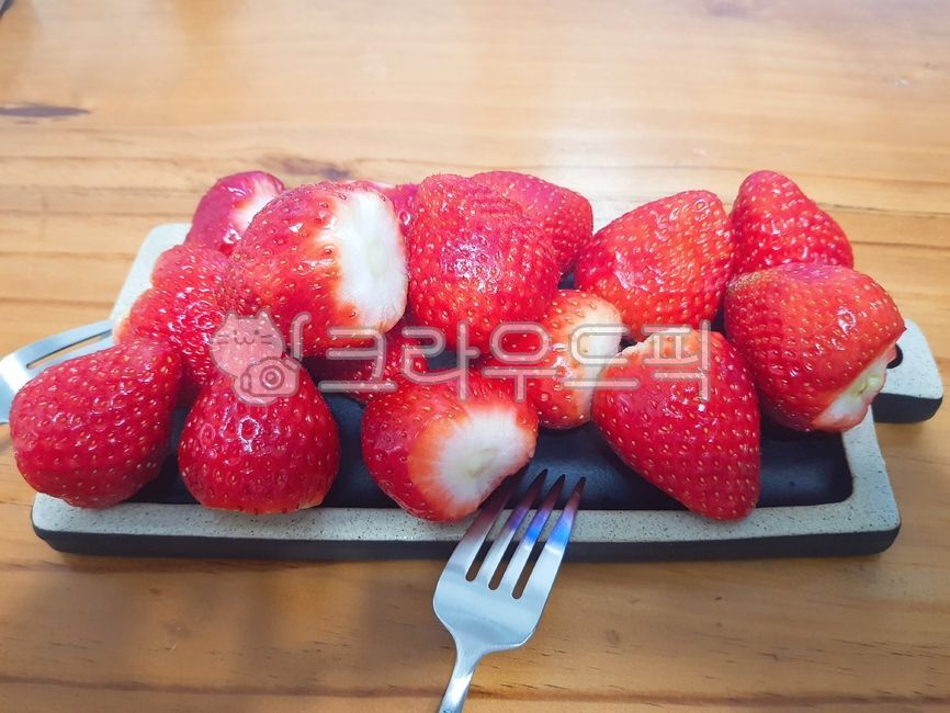 strawberry,딸기,berry,과일,fruit,음식,포크