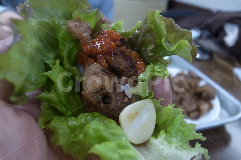 상추쌈,돼지불백,돼지고기,점심식사,백반,음식,식재료,요리,food,cook,meal,dishes,food reserves,육류,고기,meat,한식,한국음식,한국요리,korean food,korean dishes,korean meal,korean cook