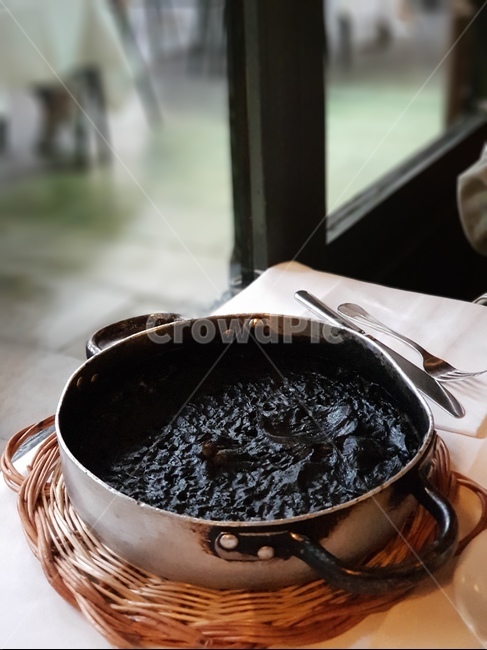 food,meal,음식,식사,스페인,바르셀로나,빠에야,먹물,오징어먹물,오징어먹물빠에야,검은색,black,밥,유럽
