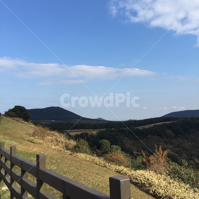 하늘,풍경,제주도,산,배경,자연환경,자연풍경,파란하늘,언덕,오름,맑은날,구름,제주,자연,울타리,목장