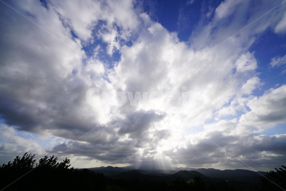 빛내림,하늘,파란하늘,오름,제주도,풍경,자연,풍경,nature,landscape,outdoors,옥외,weather,날씨,cloud,구름,cumulus,적운,sky