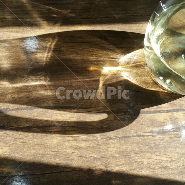 투명,물,유리,bottle,낮,bowl,배경,brown,background,갈색,clear,깨끗한,closeup,확대,comfort,crystal,day,diffused,유리주전자,drinkglass,glass,home,집,lifestyle,health,light,빛,healing,reflexes,반사,liquid,morning,아침,액체,natural,pot,sunlight,주전자,reflection,table,햇빛,shadow,shine,sunny,sunday,water,wood,transparent,일요일,texture,그림자,주말,날씨,굴절,눈부심,weekday,오후,나른