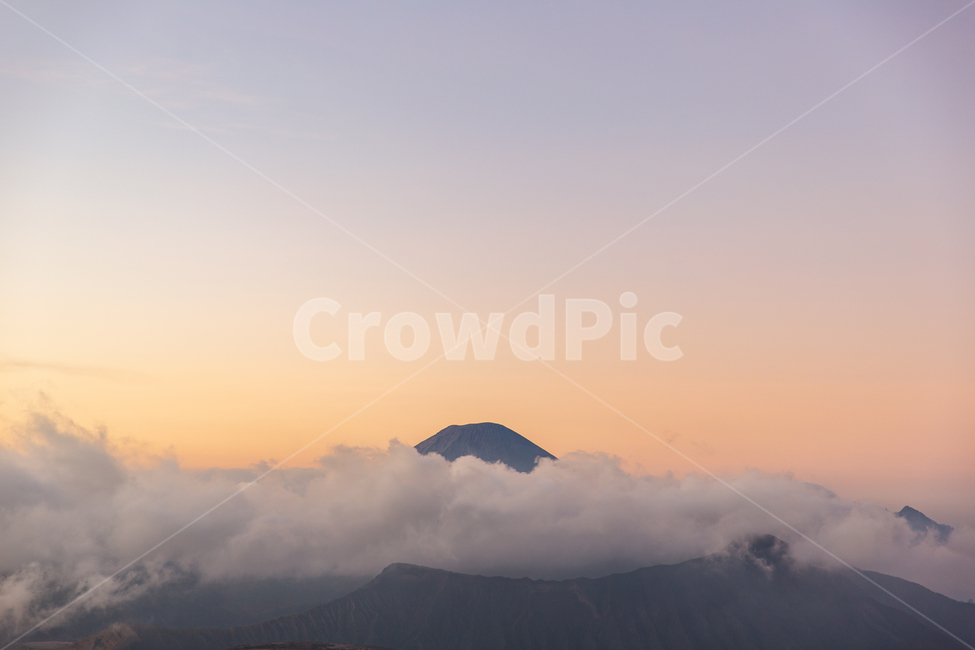 옥외,산맥,outdoors,nature,mountain,인도네시아,세계,산,volcano,브로모,세메루,화산,bromo,semeru,구름,분화구,하늘,sky,자연,아름다움