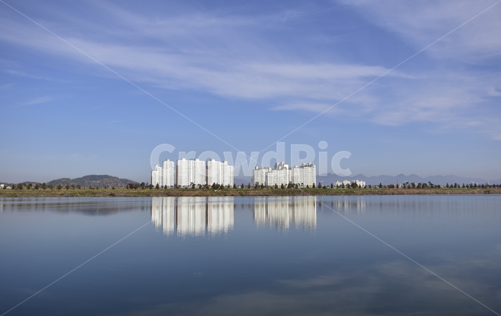 낙동강,강변,아파트,하늘,반영,물,산,흰색,물속,식수,NakdonggangRiver,Riverside,Aquietapartment,Reflection,mountain,White,drinkingwater,Bluesky,도시,풍경,city,landscape,한국도시풍경,한국도시경관,korea cityscape,water,nature,자연,outdoors,옥외
