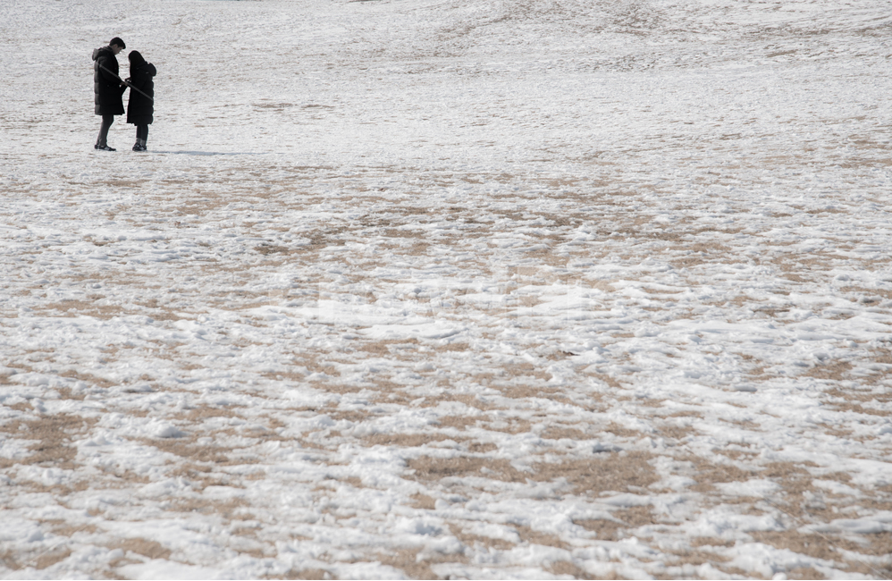 올림픽공원,겨울풍경,설경,잔디,연인,사랑,대화,겨울,계절,winter,season,자연,풍경,nature,landscape,사람,인물,인간,human,person,연인,커플,사랑,lover,couple,감성,sensible,feeling