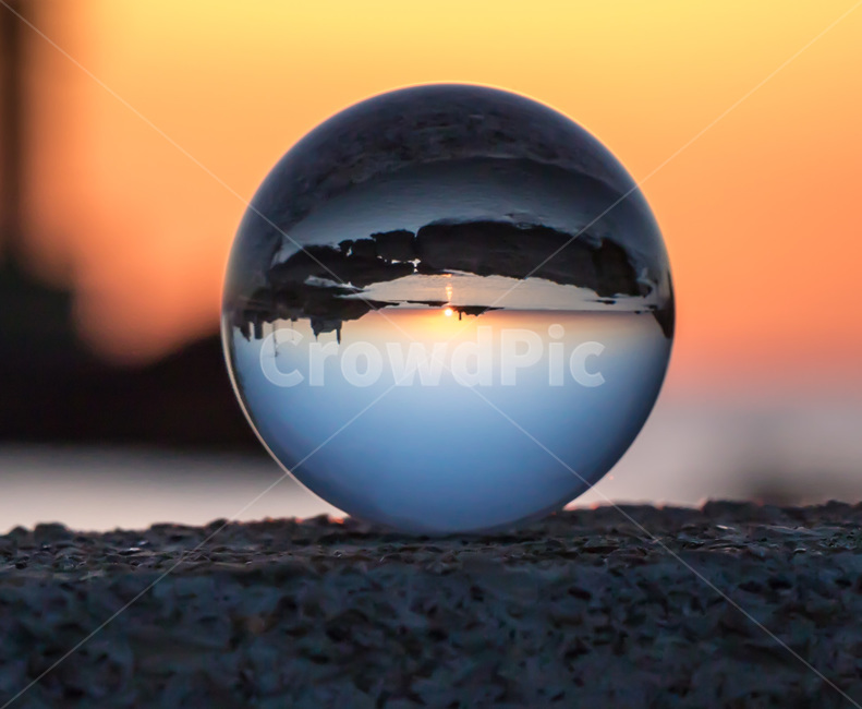 building,건물,architecture,건축물,tower,탑,등대,lighthouse,일출,여명,오메가,구체,sphere,유리구슬,바다,태양
