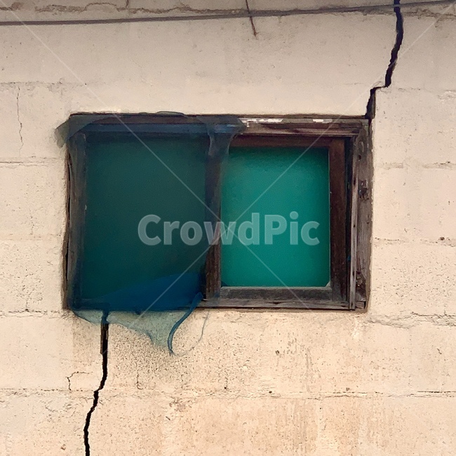 window,창문,wall,벽,초록색,폐건물