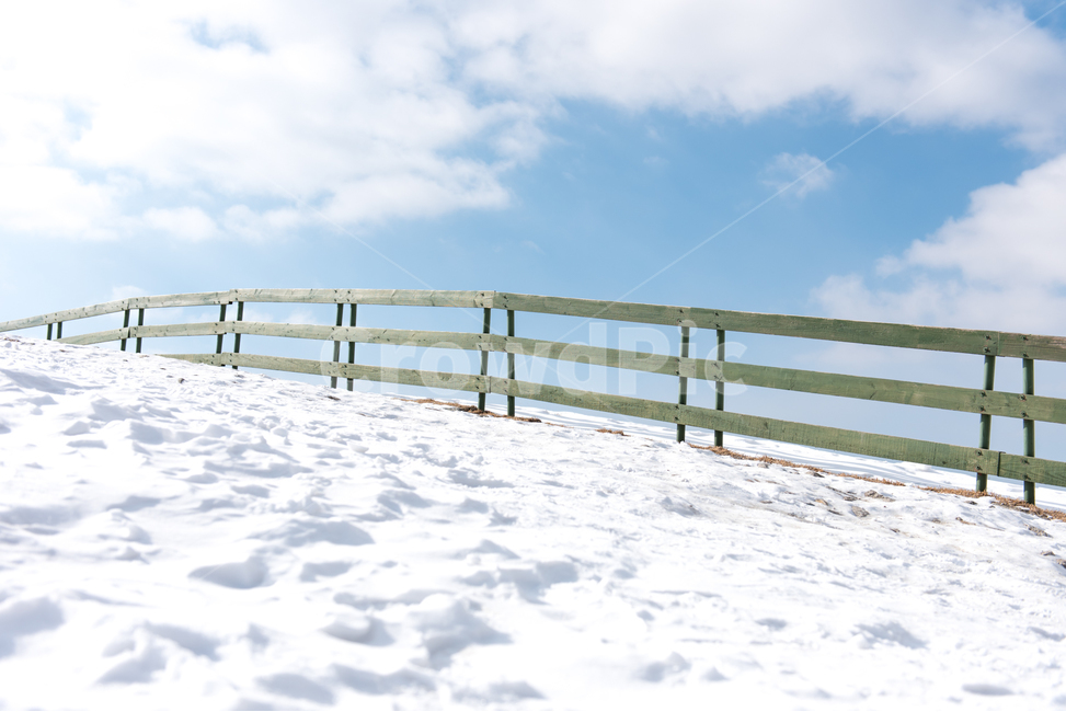 풍경,설경,눈,하늘,배경,sky,snow,background,겨울,계절,winter,season,자연,풍경,nature,landscape,handrail,난간,banister,railing
