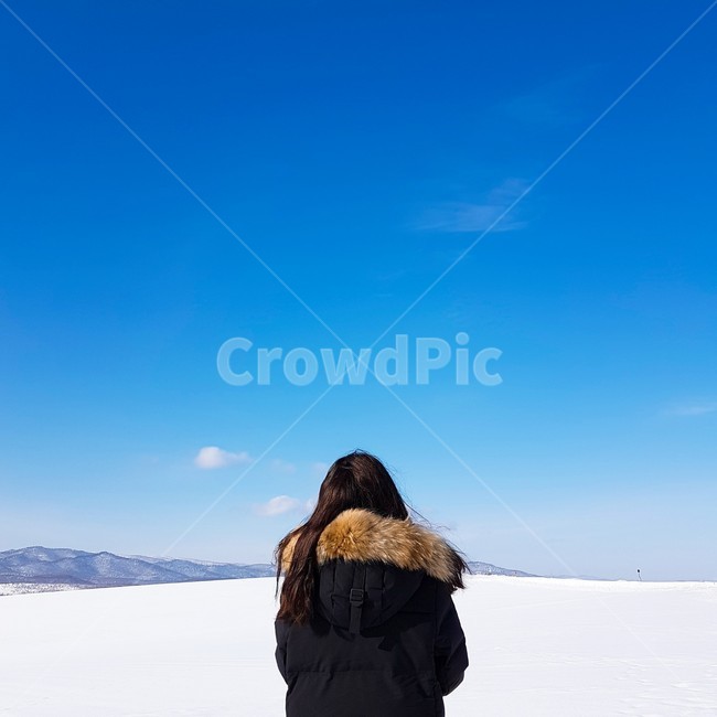 사람,뒷모습,눈,풍경,겨울,눈밭,겨울,계절,winter,season,사람,인물,인간,human,person,여성,여자,woman,female,lady