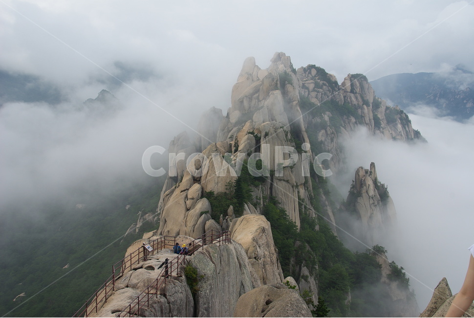 설악산,울산바위,안개,관광,풍경,자연,우리나라,한국,산,등산,korea,mountain