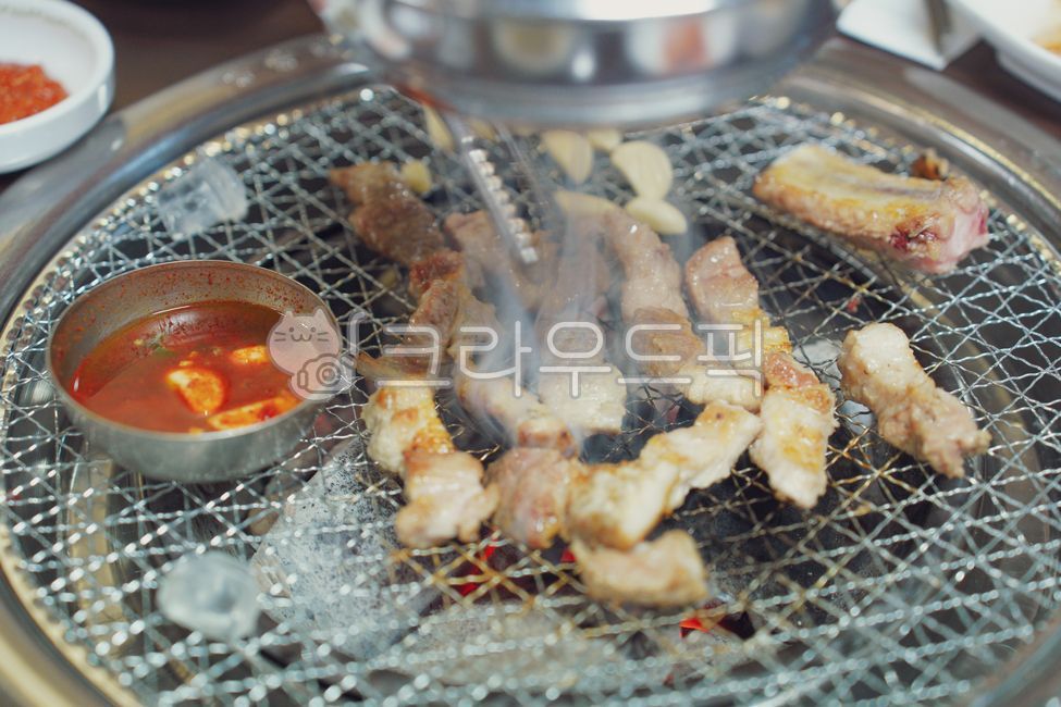 고기구이,돼지고기,생갈비,바베큐,돼지구이,삼겹살,pork,고기,meat,단백질,식사,한끼,불판,숯불구이