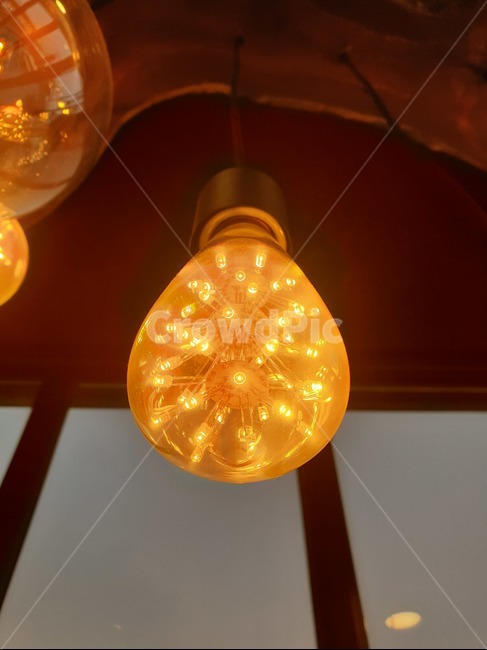 불빛,조명,전구,전등,창문,저녁,카페,cafe,lightbulb,light,yellow,evening,lamp,램프,빛