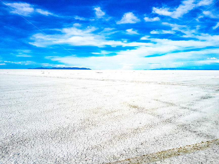 소금사막,소금평원,보너빌소금사막,보너빌소금평원,소금밭,소금,bonneville,saltflats,자연,옥외,평야,salt,평지,광야,평원,지평선,백색,하얀색,하얀소금,보너빌솔트플렛,솔트레이크,saltlake,하얀구름,바닥,소금바닥,푸른하늘,트랙,소금결정,메마름,건조지역,타이어자국,바퀴자국,흔적,전경,풍경,광경,sky,하늘,cloud,컴퓨터배경사진,배경사진,배경,풍경사진,백그라운드,배경이미지,풍경이미지,엽서사진,자연,풍경,nature,landscape