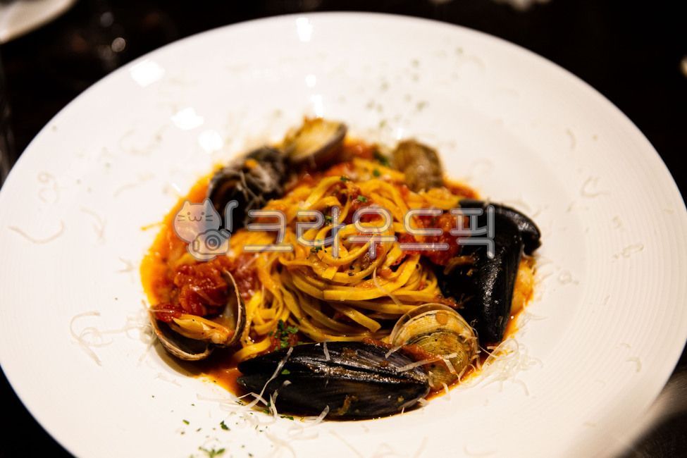 새콤한,홍합,조개,마늘,토마토소스,해물파스타,이태리음식,sour,mussels,clams,garlic,tomatosauce,seafoodpasta,italianfood,음식,식재료,요리,food,cook,meal,dishes,food reserves,양식,서양음식,서양요리,western food,western dishes,western meal,western cook
