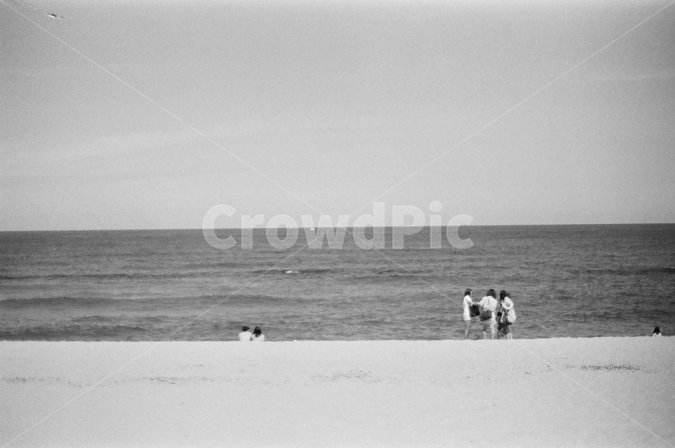 해변,강릉,바다,파도,모래,흑백,black,white,blackandwhite,film,beach,sea,자연,풍경,nature,landscape,해변,바다,beach,sea,흑백,모노톤,monochrome,black and white,ocean,대양,outdoors,옥외,water,물,shoreline,해안선,coast,연안,바닷가