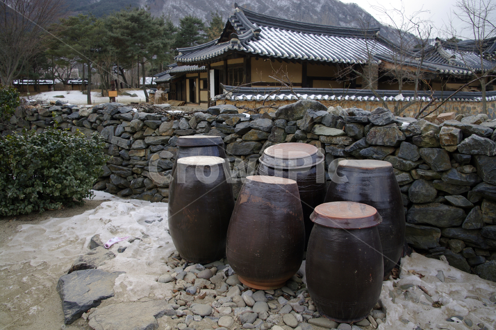 한옥,전통가옥,기와지붕,건축,traditional,항아리,장독대,한국전통,한국문화,korean traditional,korean culture,건축물,건물외관,exterior,building,structure,architecture,construction