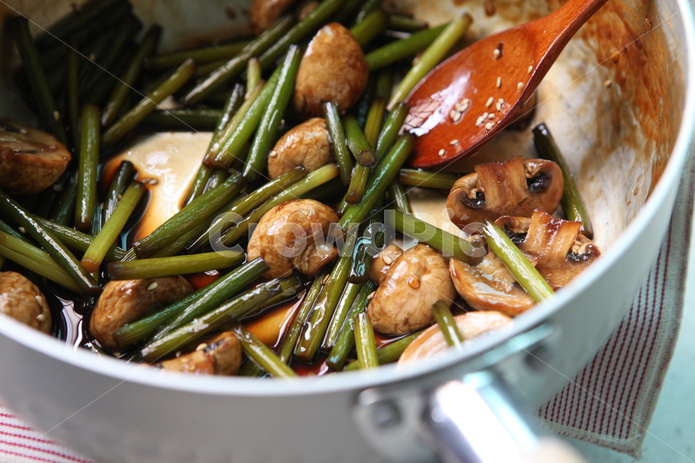 요리,레시피,플레이팅,푸드,식재료,plaiting,food,음식,cook,한식,한국음식,koreanfood,koreanrecipe,koreancook,마늘쫑,양송이,냄비,음식,식재료,요리,food,cook,meal,dishes,food reserves