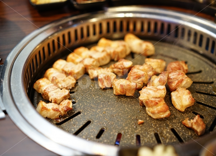 	식사,돼지고기,삼겹살,목살,고기,구이,소주안주,안주,먹방,꼬기,만남,술자리,술한잔,먹거리,푸드,불판,음식,식재료,요리,food,cook,meal,dishes,food reserves,육류,고기,meat,한식,한국음식,한국요리,korean food,korean dishes,korean meal,korean cook