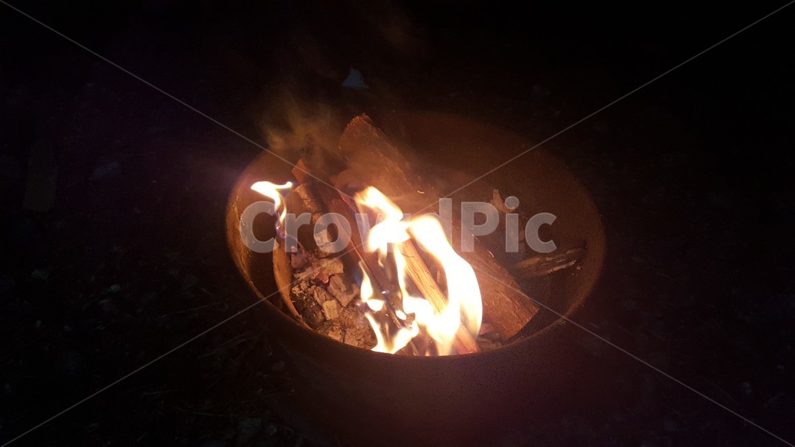 모닥불,캠프,캠핑,캠프파이어,여행,불,fire,밤,휴가,숯불,숯,불꽃,난로,열,장작불,활활타오는불,야경