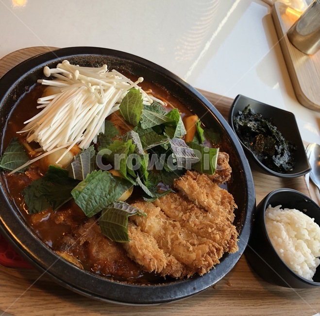 돈까스,밥,팽이버섯,깻잎,food
