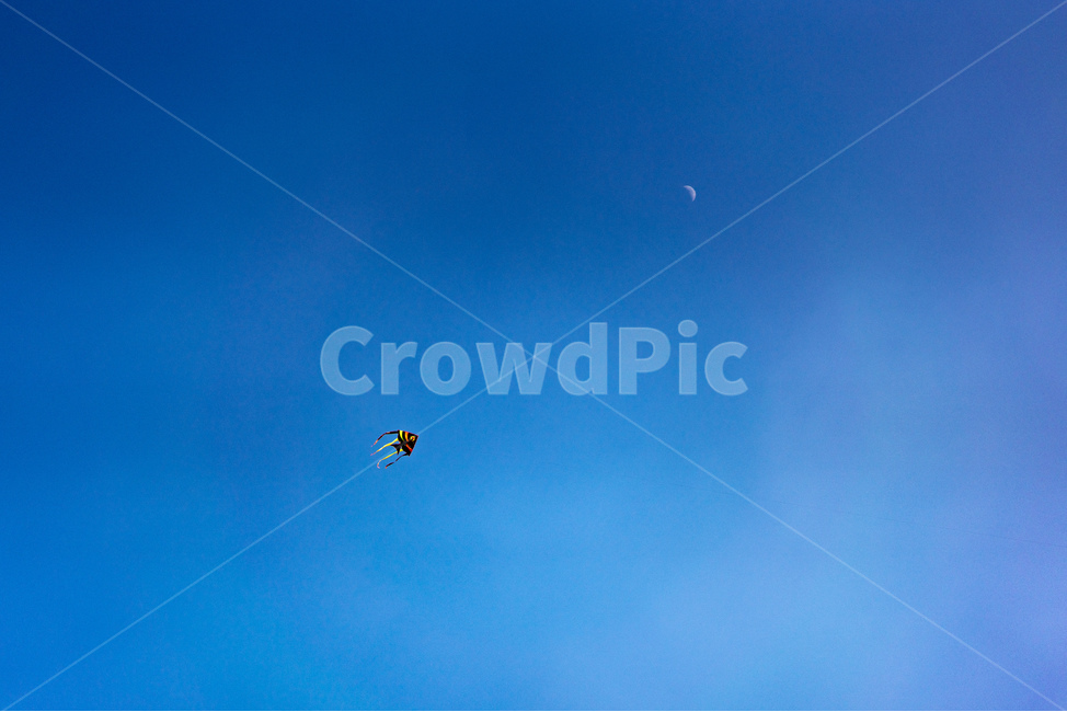 연날리기,가오리연,초승달,가을하늘,감성,감정,kite,하늘,달,moon,sky,풍경,스포츠,레저,운동,sports,leisure,exercise