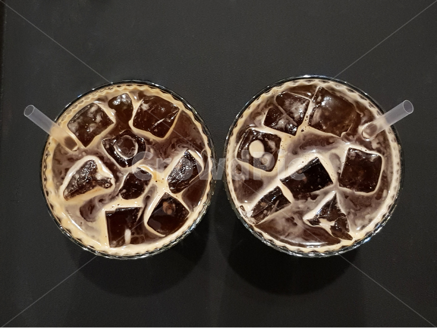 커피,아이스커피,아메리카노,블랙커피,음료,얼음,더치커피,빨대,음식,오브젝트,디저트,검정색,블랙,컵,드링크,음료수,커피잔,카페인,커피,카페,coffee,cafe
