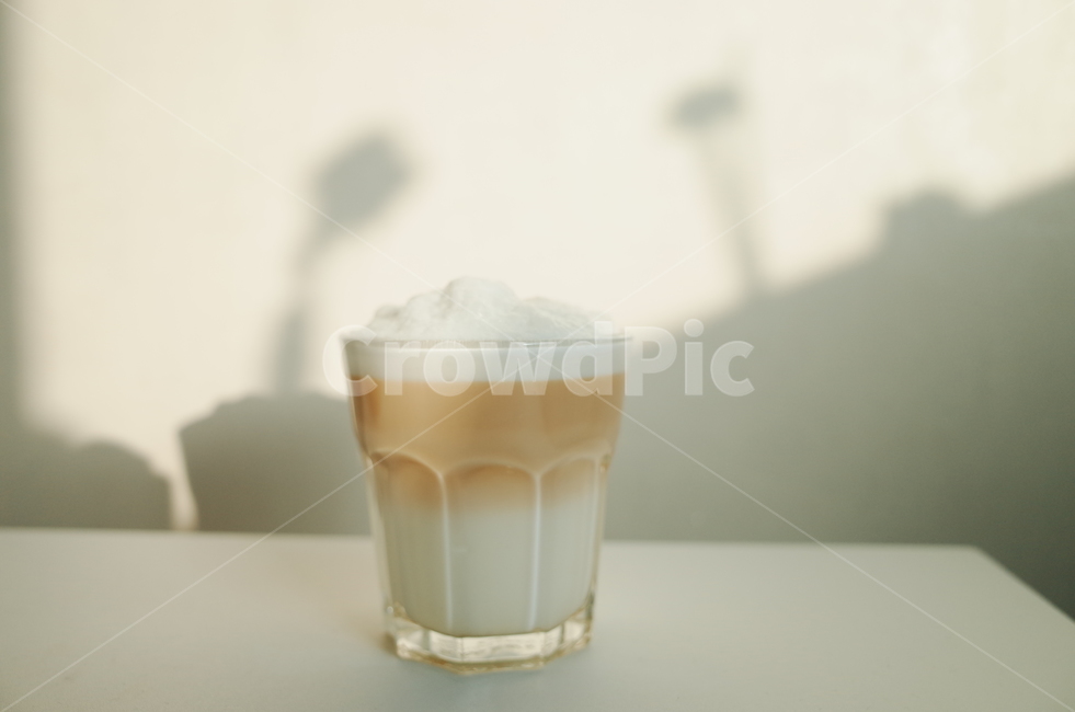 커피,에스프레소,카페,오후,햇빛,컵,티타임,감성,feeling,따뜻한분위기,따뜻함,그림자,커피,카페,coffee,cafe