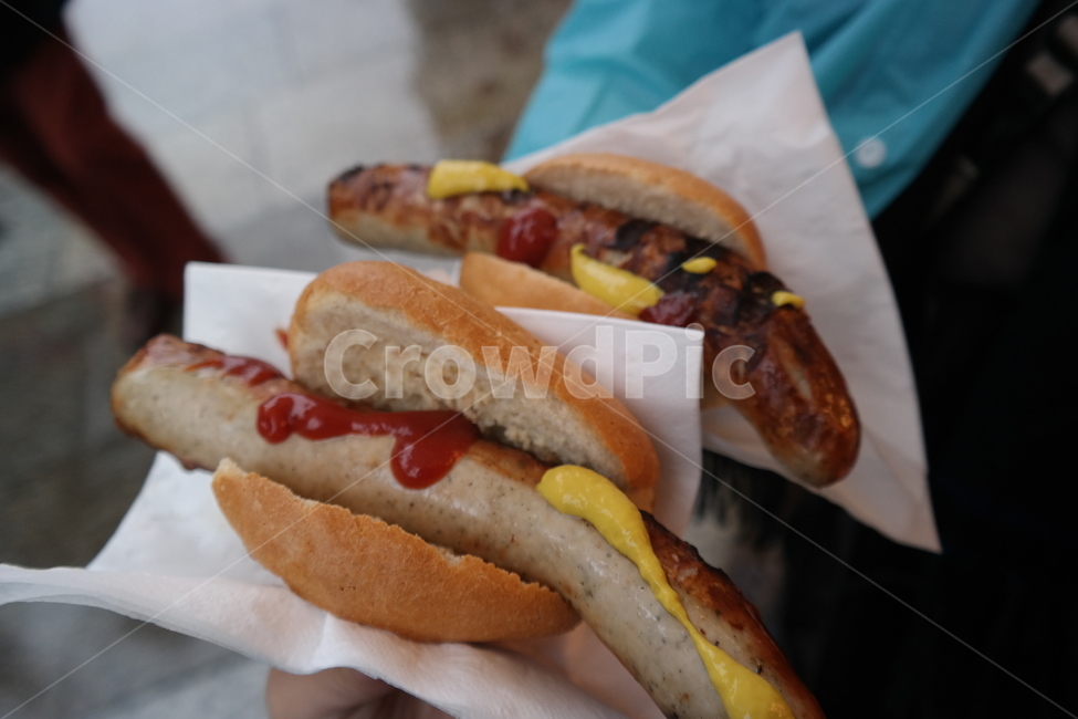 브랏버스트,음식,핫도그,소세지,케첩,머스타드,바게트,food,sosage,hotdog