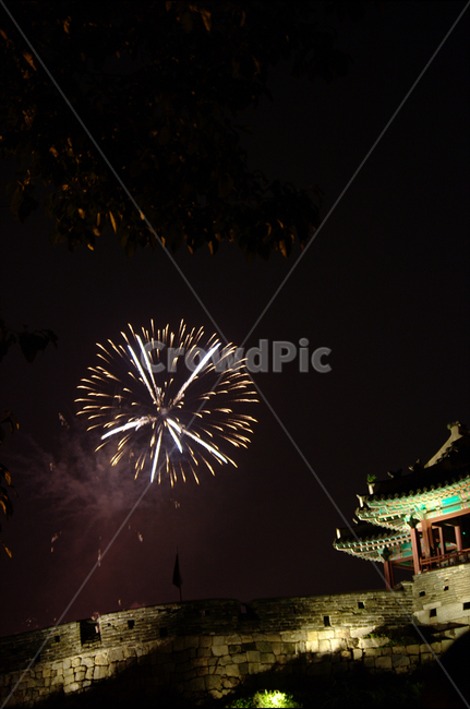 불꽃축제,firework,수원성,수원화성,palace,수원,경기도,화성,불꽃놀이,불꽃,축제,festival,성벽,성곽,야경,밤,풍경,nightscape,night,landscape,한국전통,한국문화,korean traditional,korean culture,랜드마크,landmark,tourist attraction,한국랜드마크,한국관광지,한국명소,korea landmark,korea tourist attraction,nature,자연,outdoors,옥외