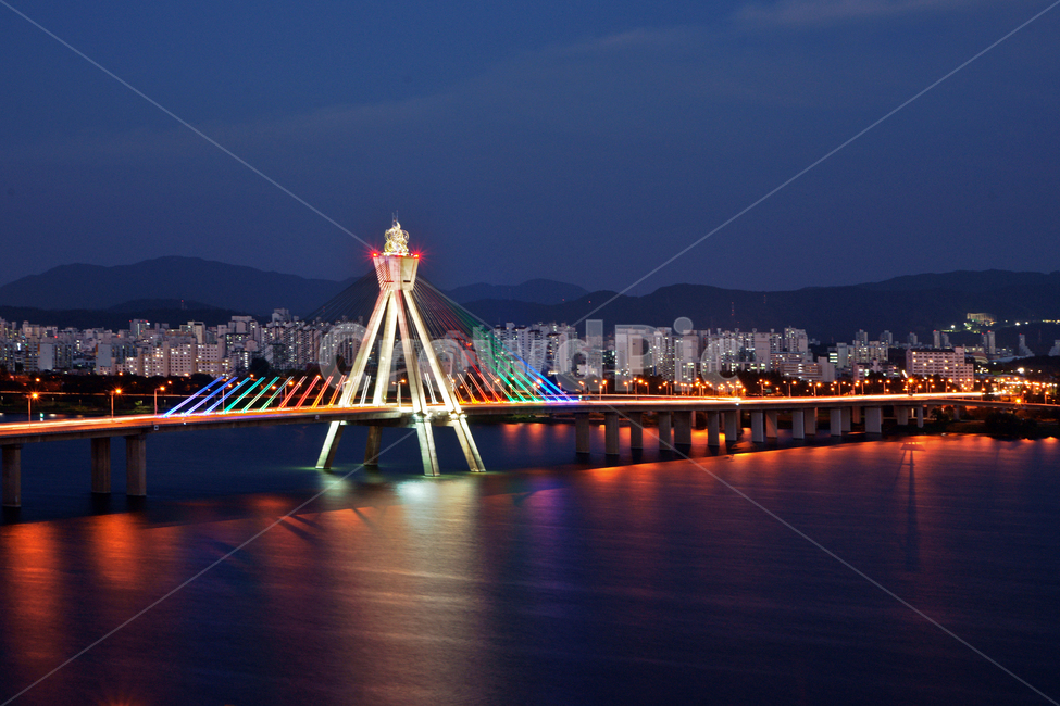 올림픽대교,한강다리,대교,한강,불빛,조명,반영,야경,밤,풍경,nightscape,night,landscape,도시,city,한국도시풍경,한국도시경관,korea cityscape