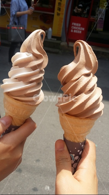 soft ice cream,ice cream,dessert,creme,Street,cream,food