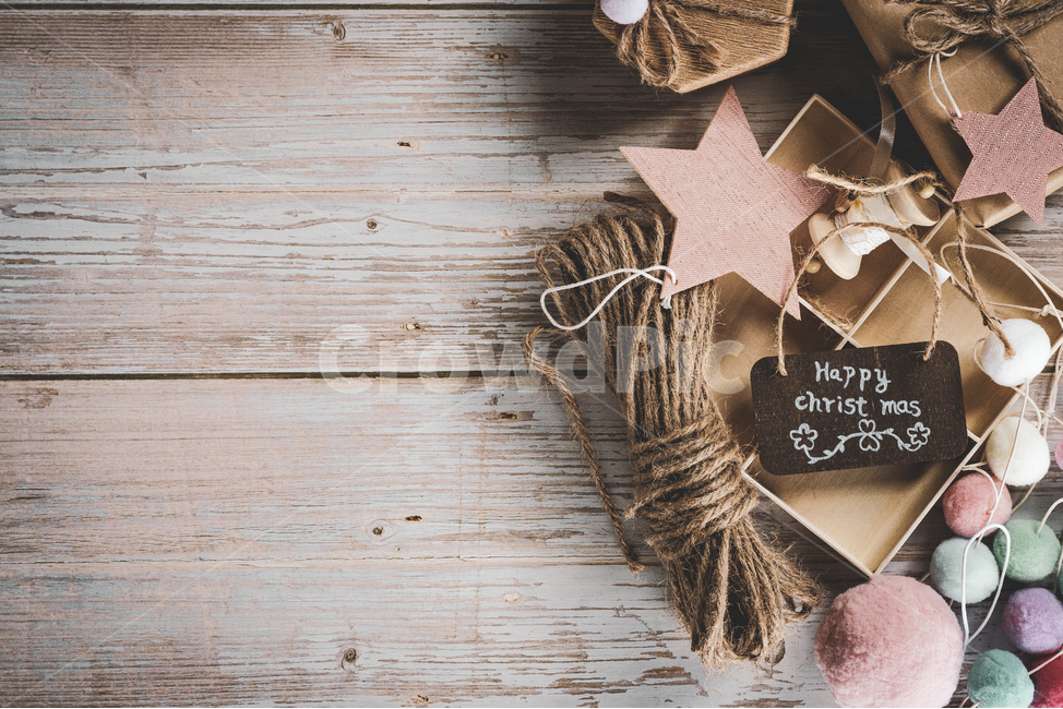 크리스마스,christmas,백그라운드,파스텔,장식,노끈,갈색,하얀색,탑뷰,테이블,나무,별모양,장식줄,선물,휴일,휴가,겨울,winter,즐거움,빈티지,편집,털장식,리본,포장,감사,시즌,season,폼폼,폼폼장식,나무테이블,편집공간,하트모양,겨울,계절,winter,season,기념일,축하,anniversary,congratulation,celebrate,celebration,메리크리스마스,성탄절,merry christmas,연출,컨셉,콘셉,direction,concept