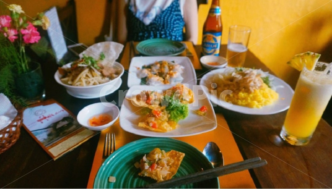 음식,식당,호이안,베트남음식,food,restaurant,vietnam,hoian,traditionalfood,전통음식,yellow,노란,localfood,현지음식,readytoeat,table,테이블,파인애플,pineapple,맥주,beer,접시,dish,요리,cook,볶음밥,friedrice,tableware,drink,해외,외국,세계,foreign,oversea,world,음식,식재료,요리,food,cook,meal,dishes,food reserves